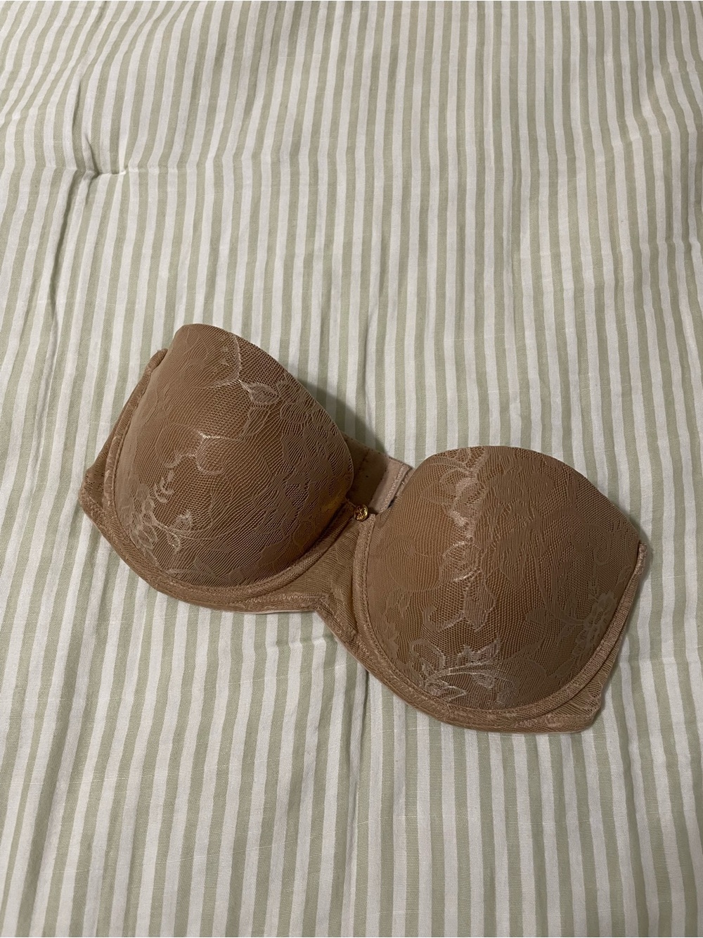 Natori Lace Overlay Strapless Bra Size 34D Nude Wired Charm Center Grip